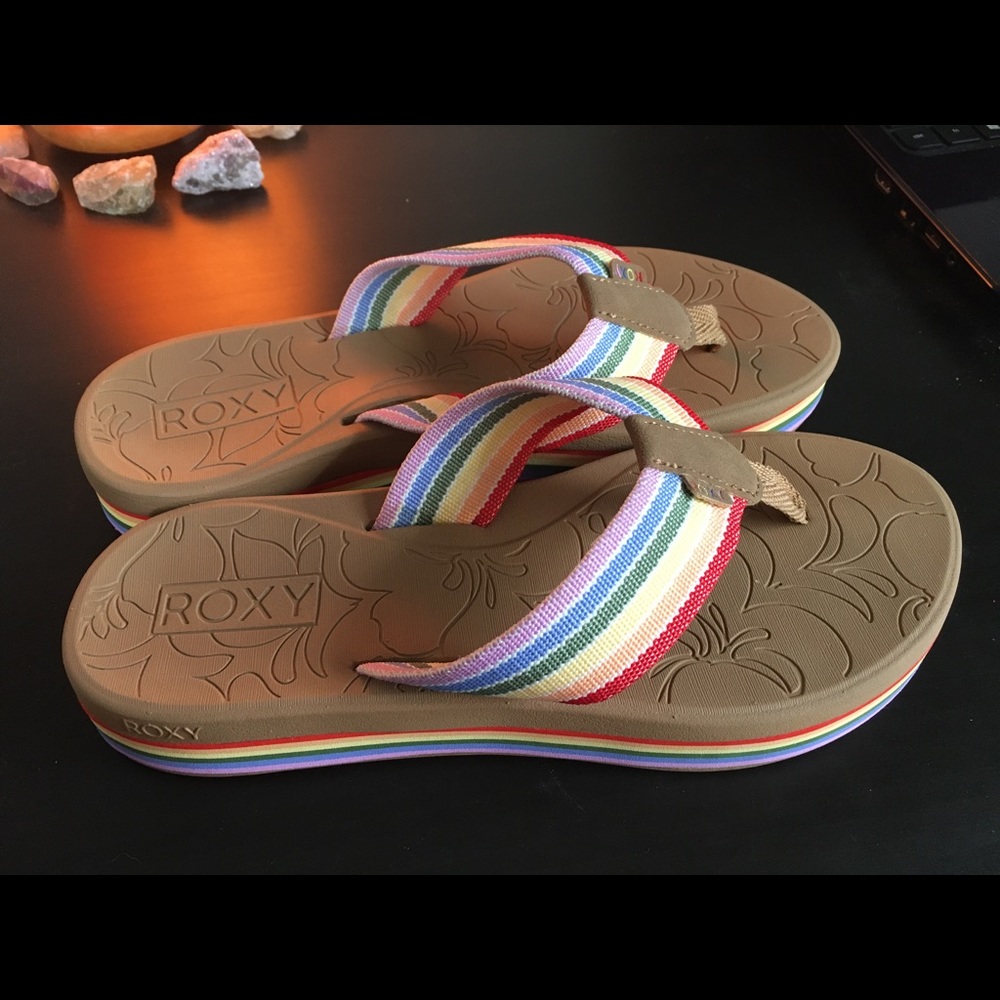 Roxy rainbow platform flip flops 🌈